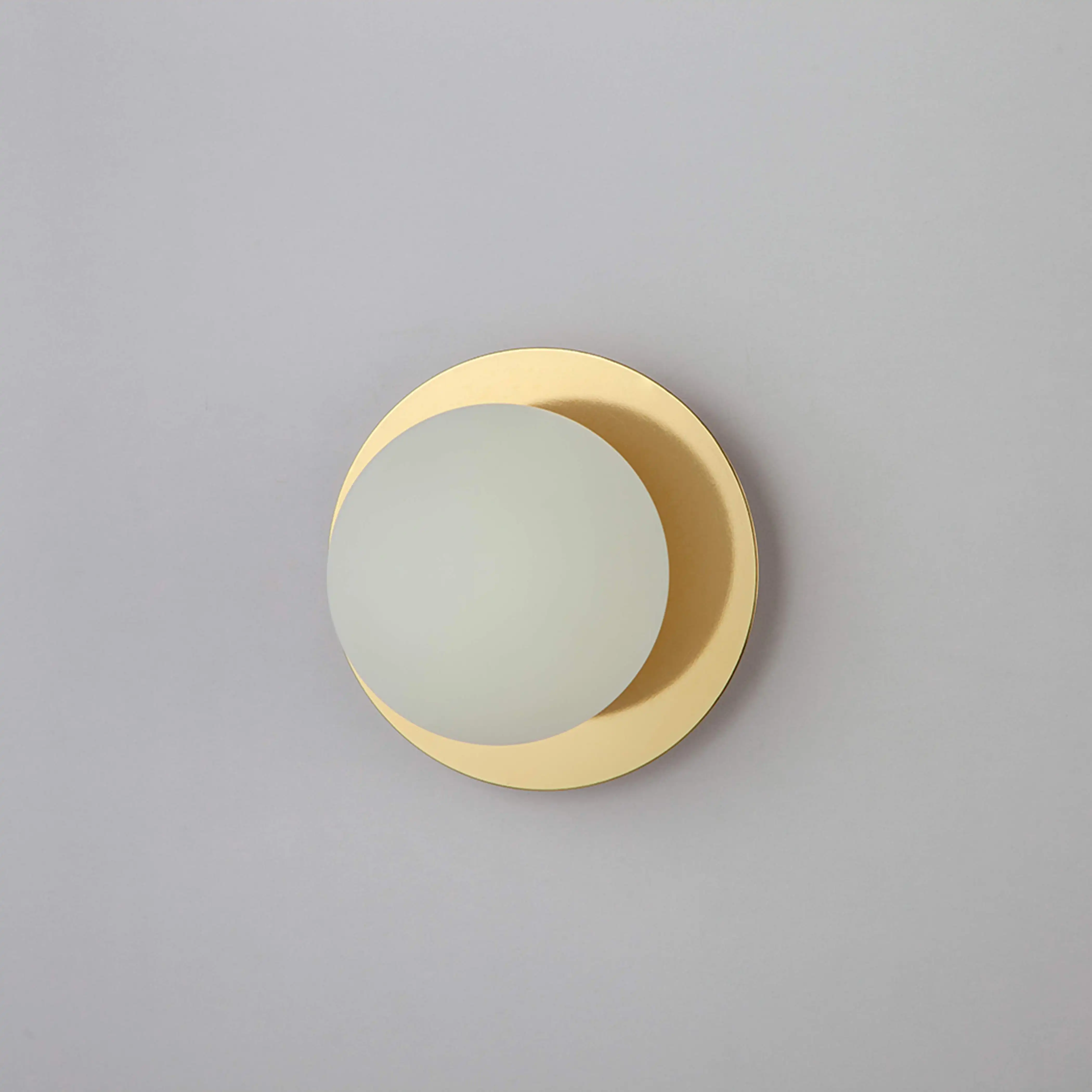 houseof Opal Disk Cordless Table Lamp | Brass - Image 3