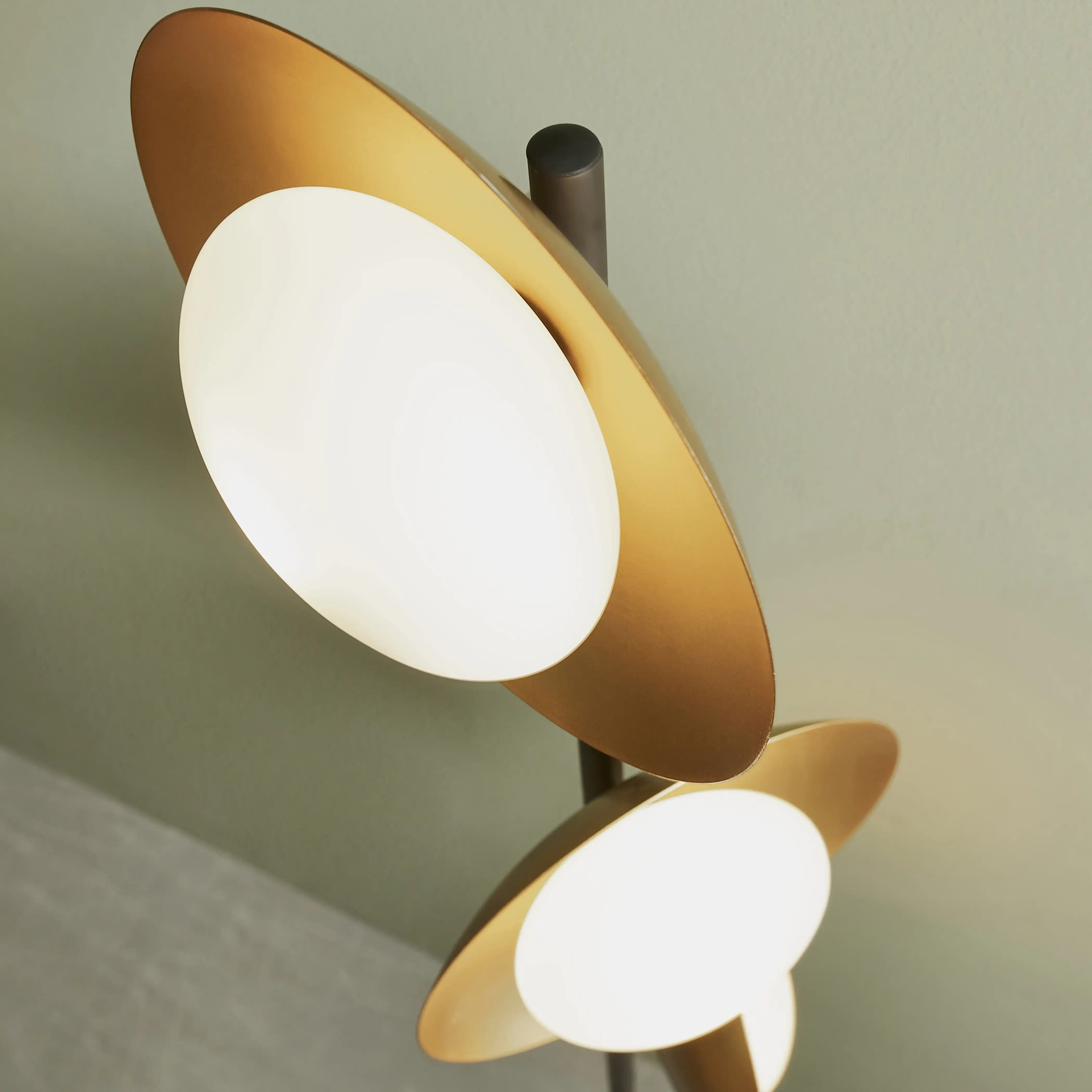 Temuka Floor Lamp | Brass & Black - Image 3