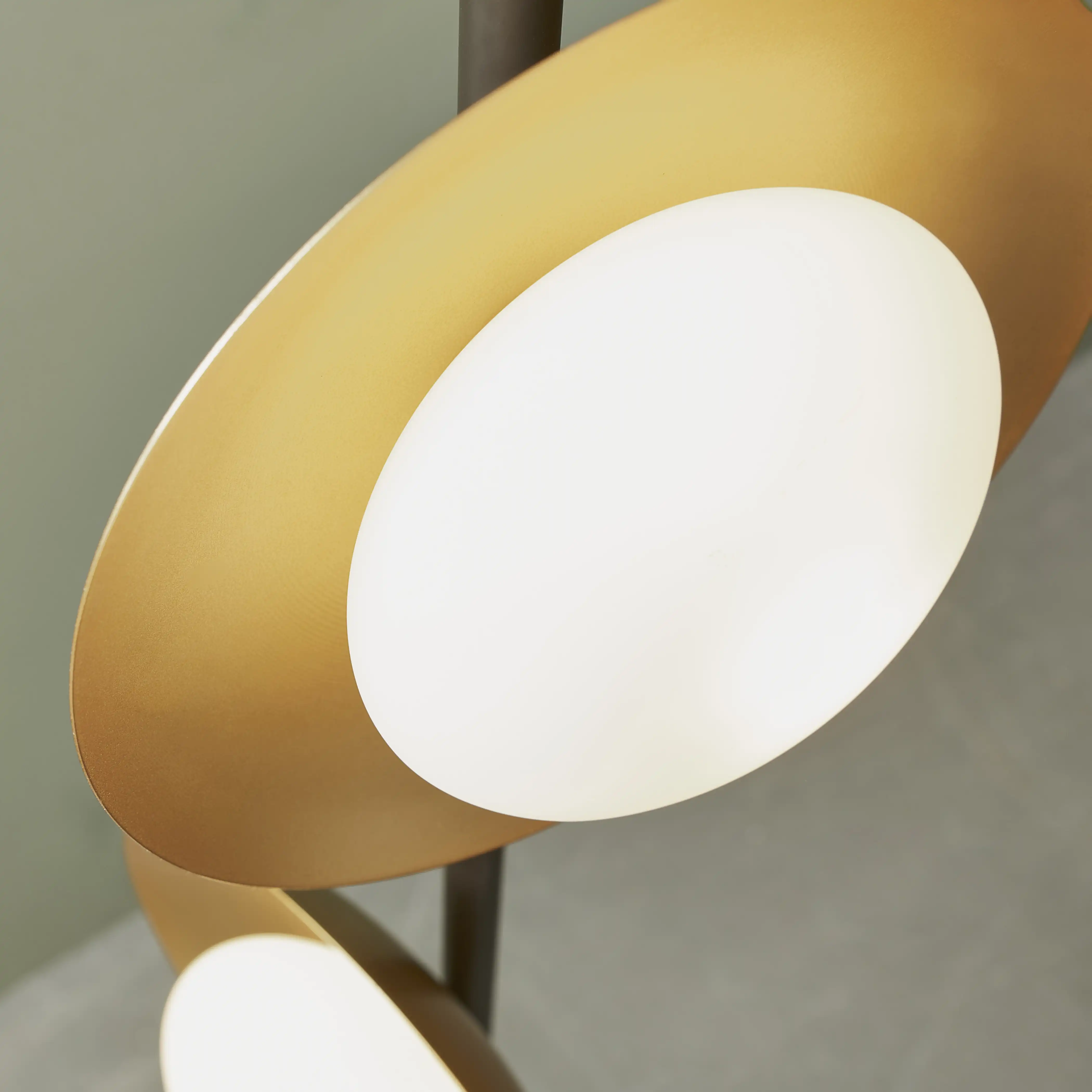 Temuka Floor Lamp | Brass & Black - Image 4