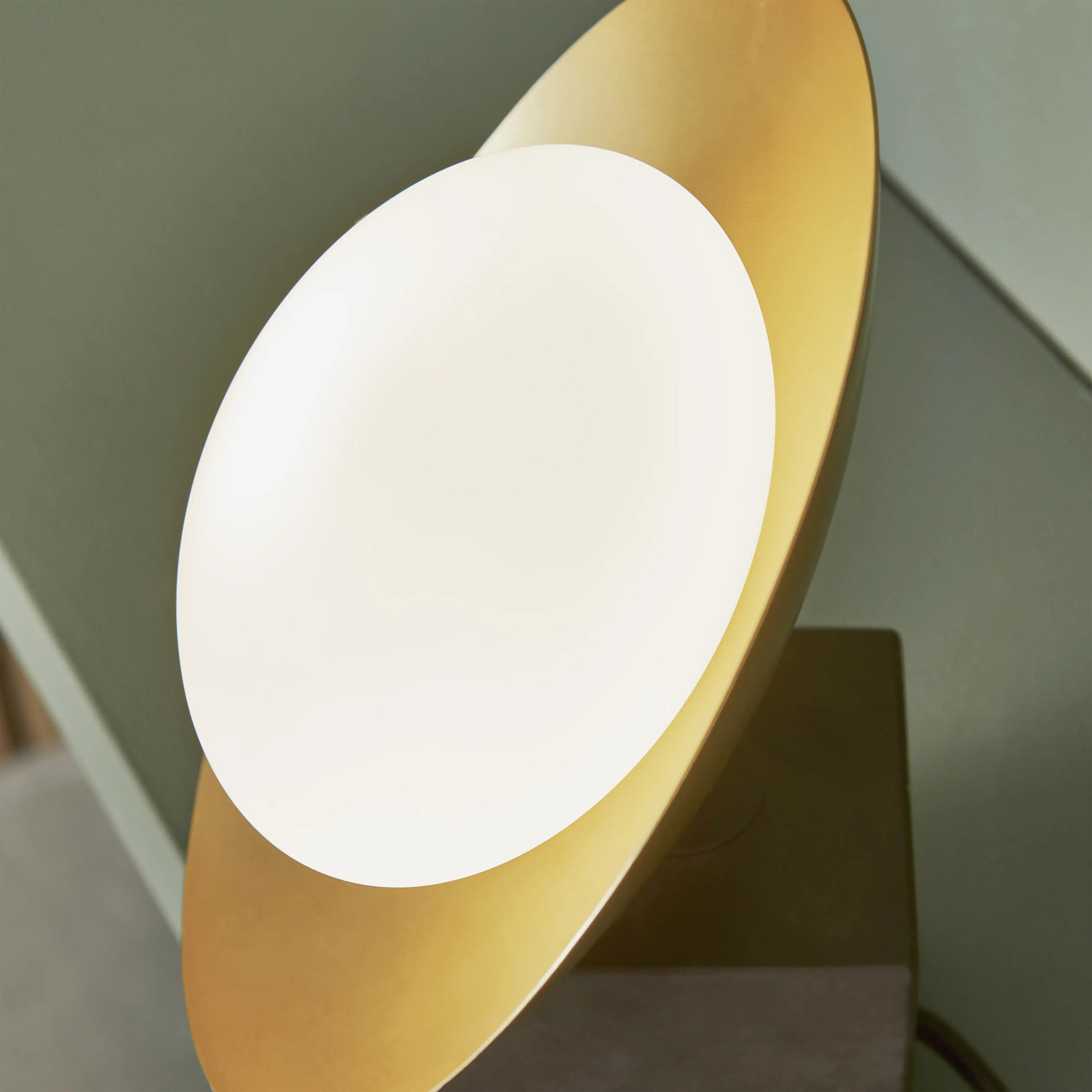 Temuka Table Lamp | Brass & Black - Image 7